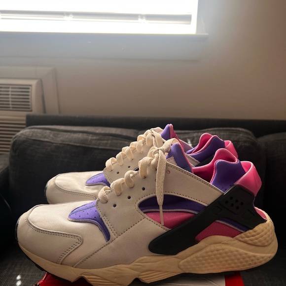 Nike Air Huaraches Men Sneaker Cream And Purple - Picture 1 of 5